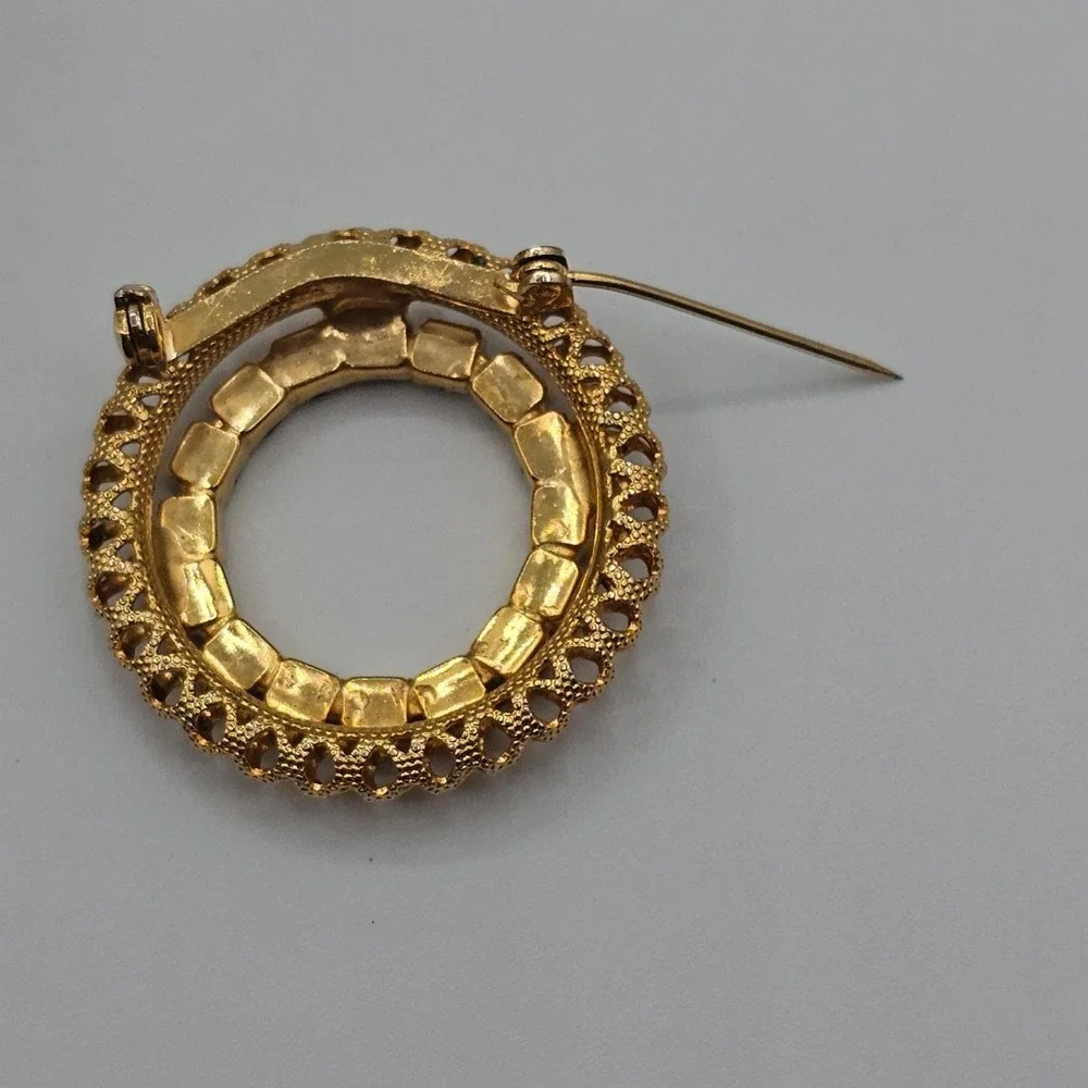 Vintage Purple Rhinestone Brooch Gold Tone Circle‎ Wreath 1.25